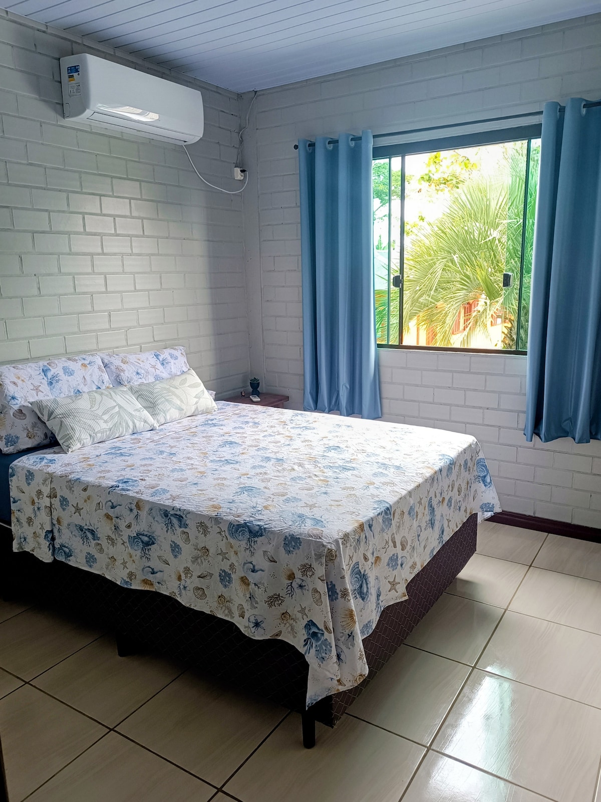 ორადგილიანი საძინებელი კარადისებრი საწოლით 