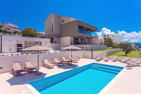 Villa diva with pool, sauna, fun zone, seaviews