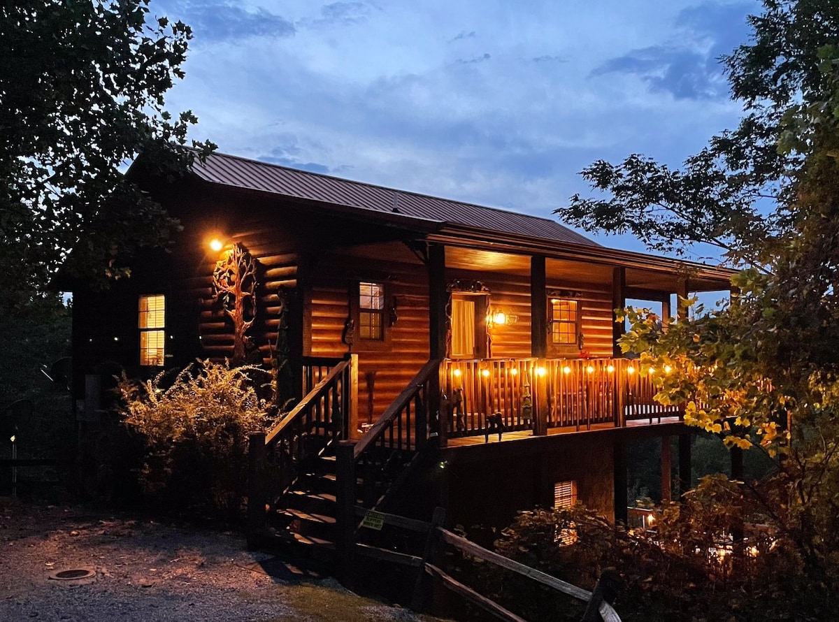 Log Cabin | Mountain Views | HotTub, GameRm, 1 Gig