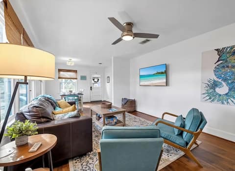 Bayview Cottage | Dog Friendly | 15 Min to Beach