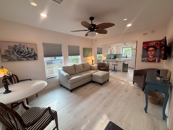 House For Waves *Dogs Stay Free* + Ev Charging - Galveston, TX