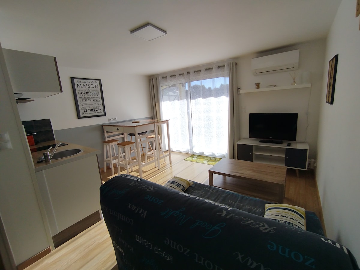 Popular Airbnb listing: Studio with terrace, garden, pool and parking in Draguignan