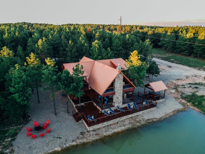 Fishin In The Dark 3,200 Sq Ft Luxe Modern Cabin - Oklahoma