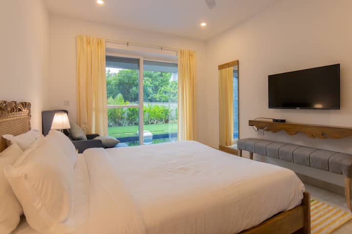 Rooms: Bedroom
