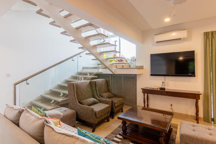 Rooms: Living area