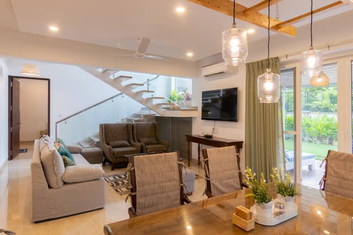 Rooms: Living area