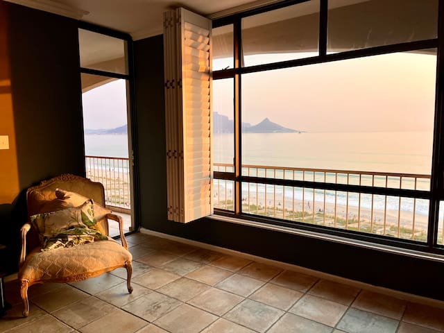 Blouberg beach front, Garage, Views and Sunsets.