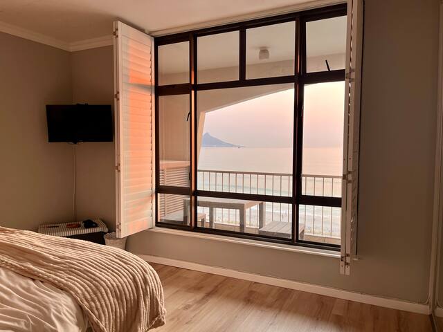 Blouberg beach front, Garage, Views and Sunsets. gallery image 2