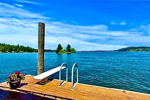 +Luxe Lakefront Villa for 12+ Private Beach/Dock!