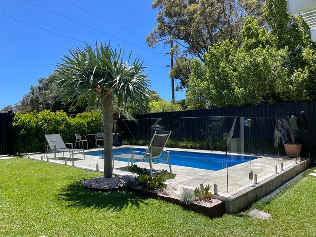 Private quintessential beach cottage, ocean views gallery image 3