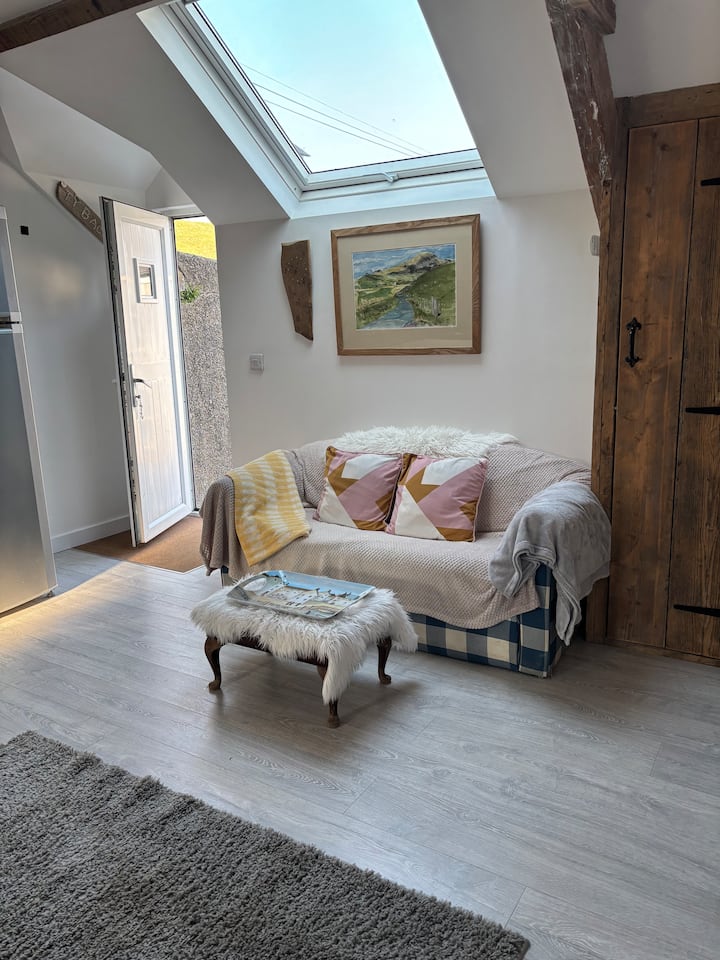 Little House With Balcony & Views - Pwllheli