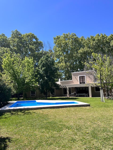 "Poder Perdriel" Country House