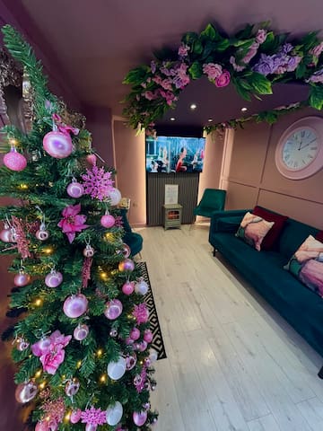 Manchester’s ONLY themed slumber party suite for 8