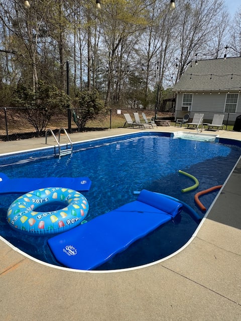 Pool Opens April 1 Hot Tub Gameroom Sleeps 8
