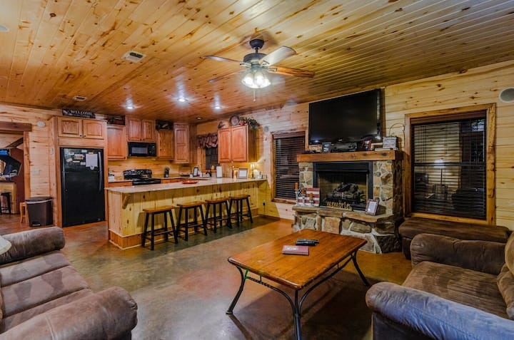 At Last Quaint And Cozy Cabin Located In The