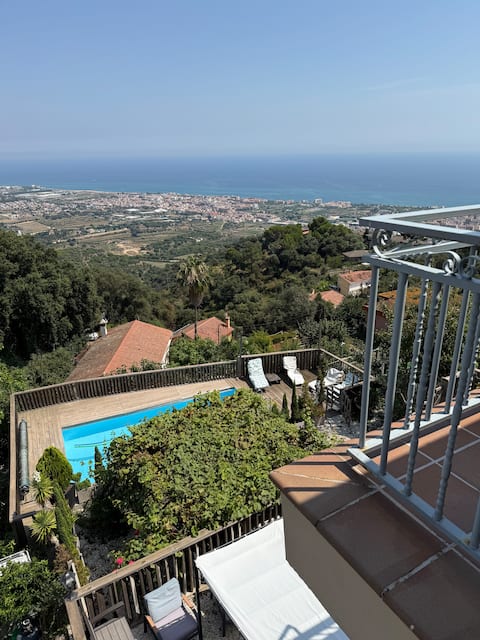 Top Airbnb: 2 bedroom family apartment between mer&montagne en Pineda De Mar