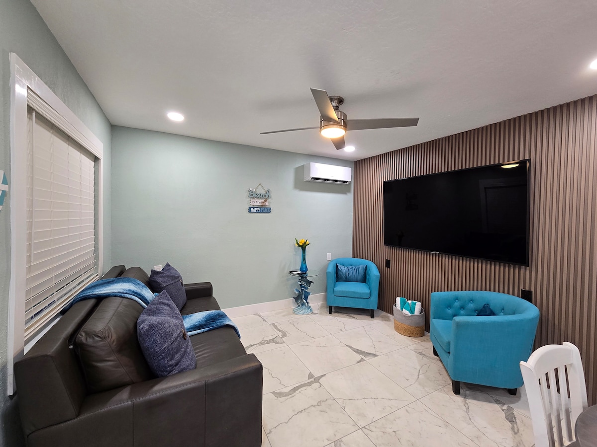 Successful Airbnb property: Couples retreat•5 Min Walk Beach. Endless Sunsets in Madeira Beach