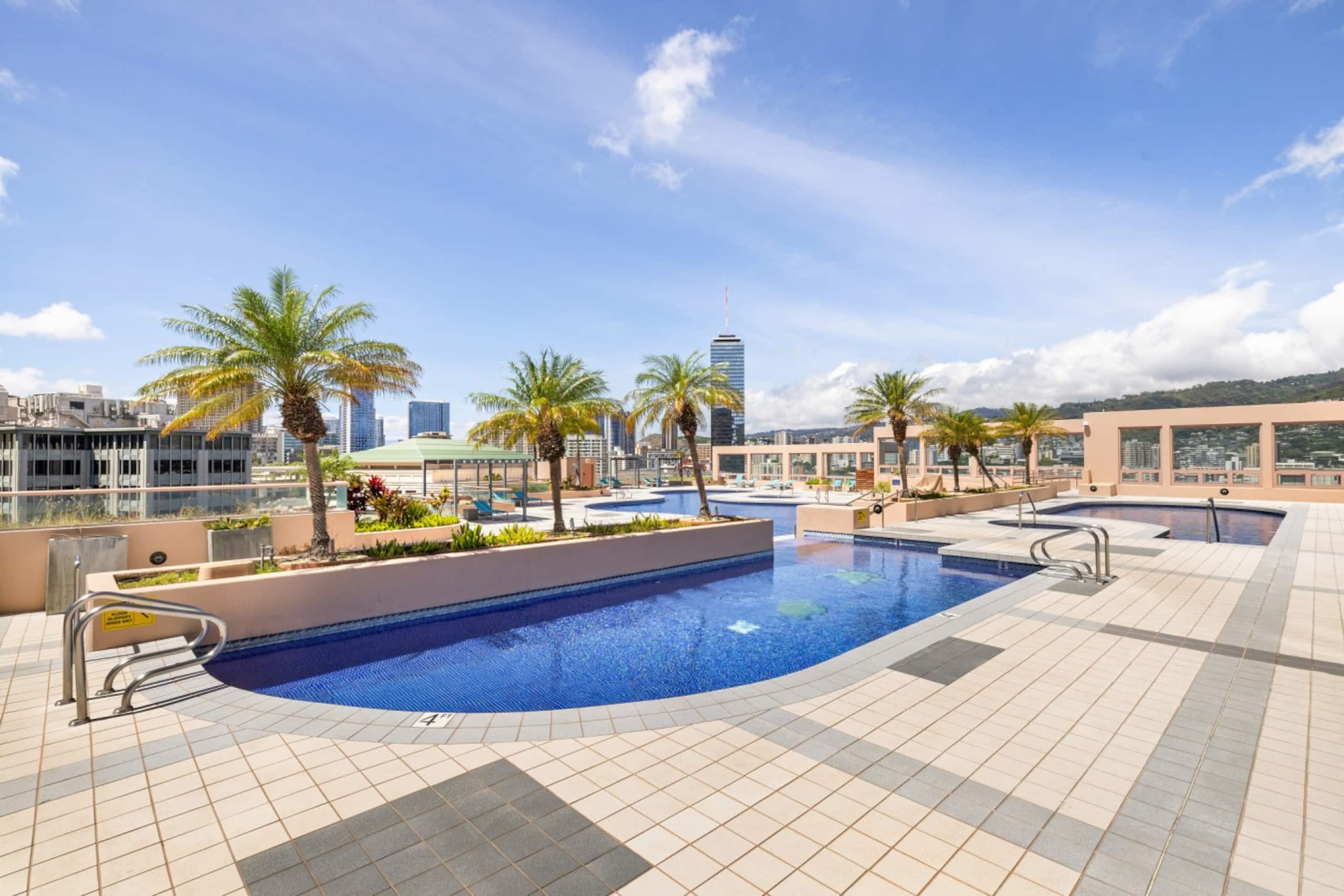 Condo in Honolulu · ★4.56 · 2 bedrooms · 2 beds · 2 baths - Image 13