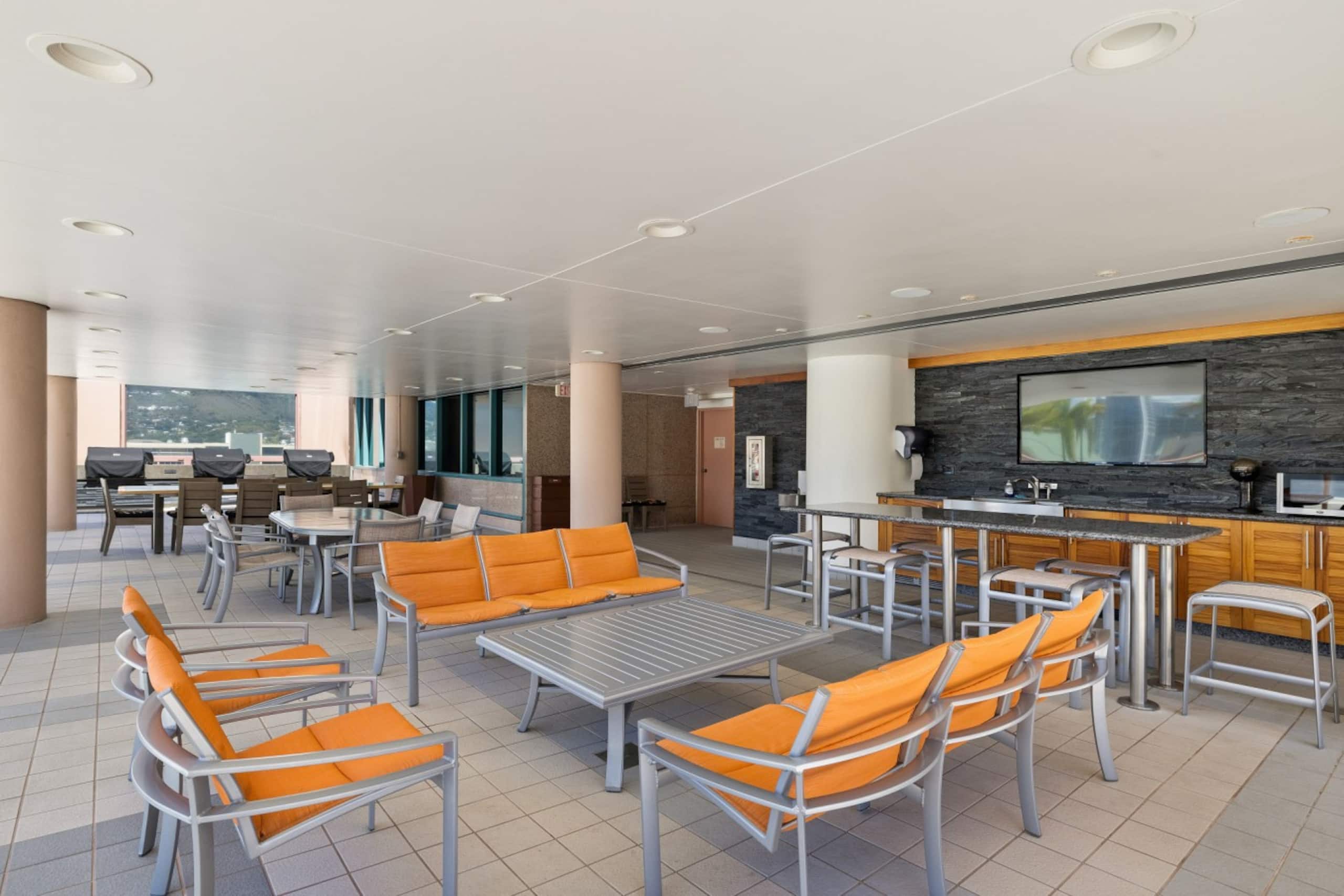 Condo in Honolulu · ★4.56 · 2 bedrooms · 2 beds · 2 baths - Image 9