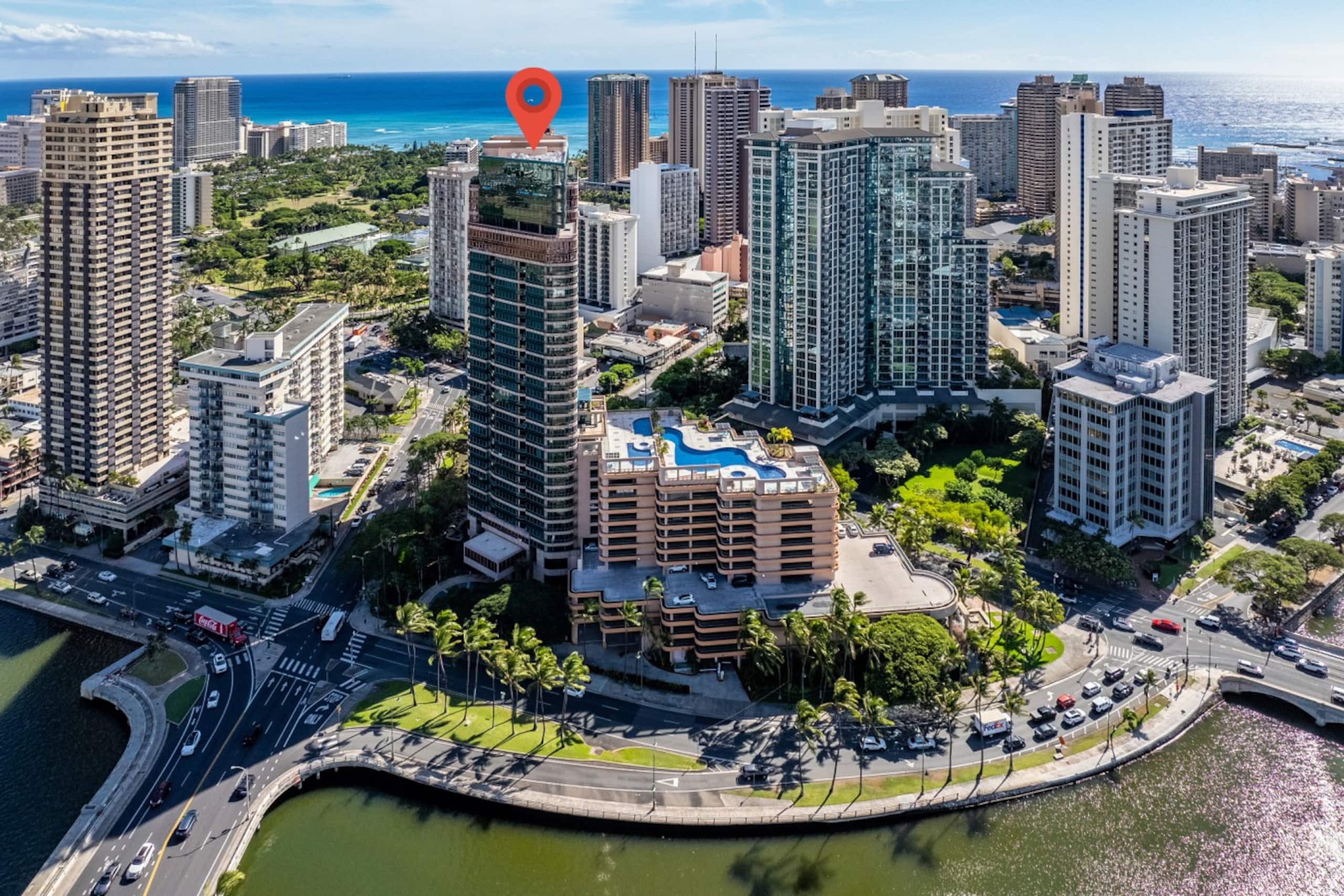Condo in Honolulu · ★4.56 · 2 bedrooms · 2 beds · 2 baths - Image 3