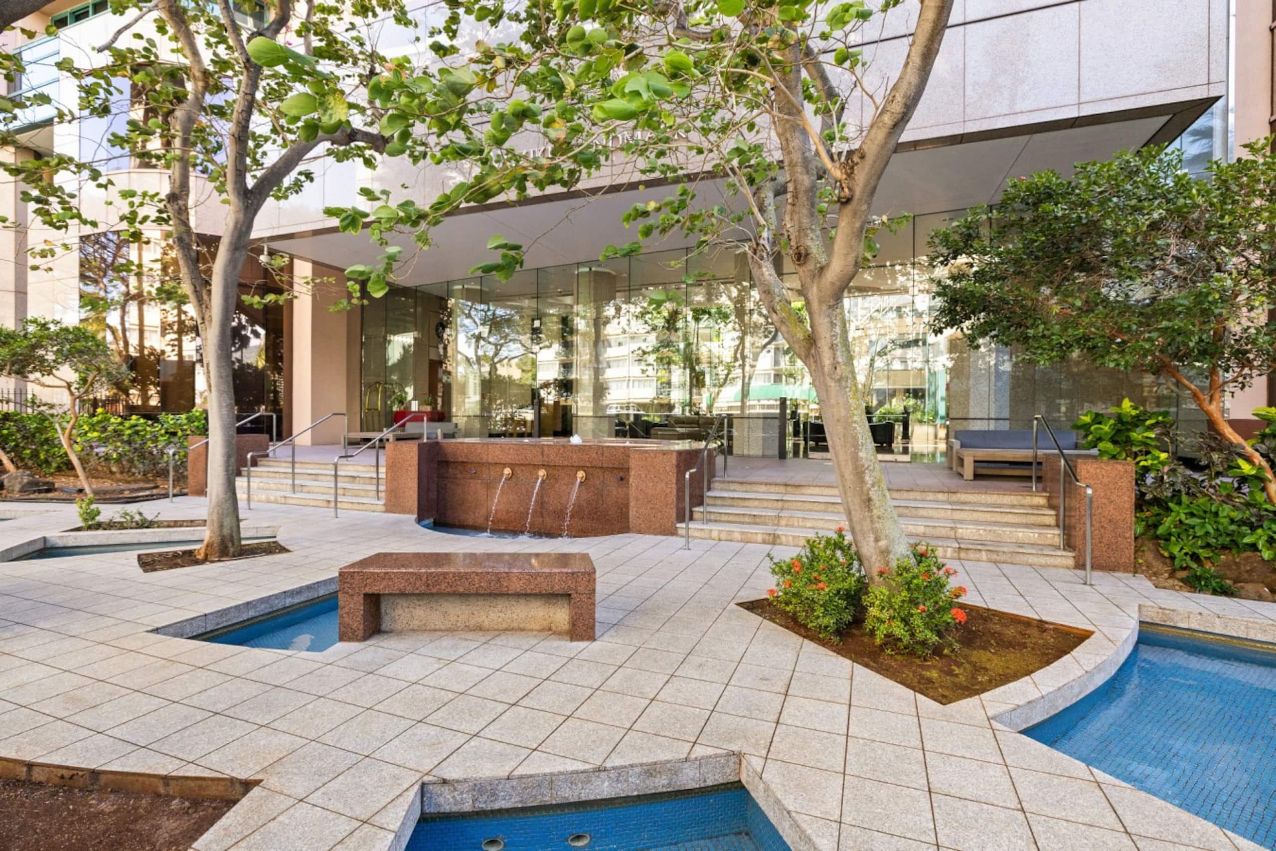 Condo in Honolulu · ★4.56 · 2 bedrooms · 2 beds · 2 baths - Image 16