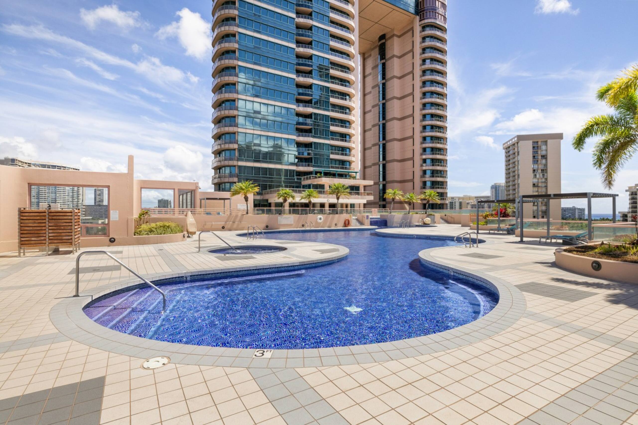 Condo in Honolulu · ★4.56 · 2 bedrooms · 2 beds · 2 baths - Image 11