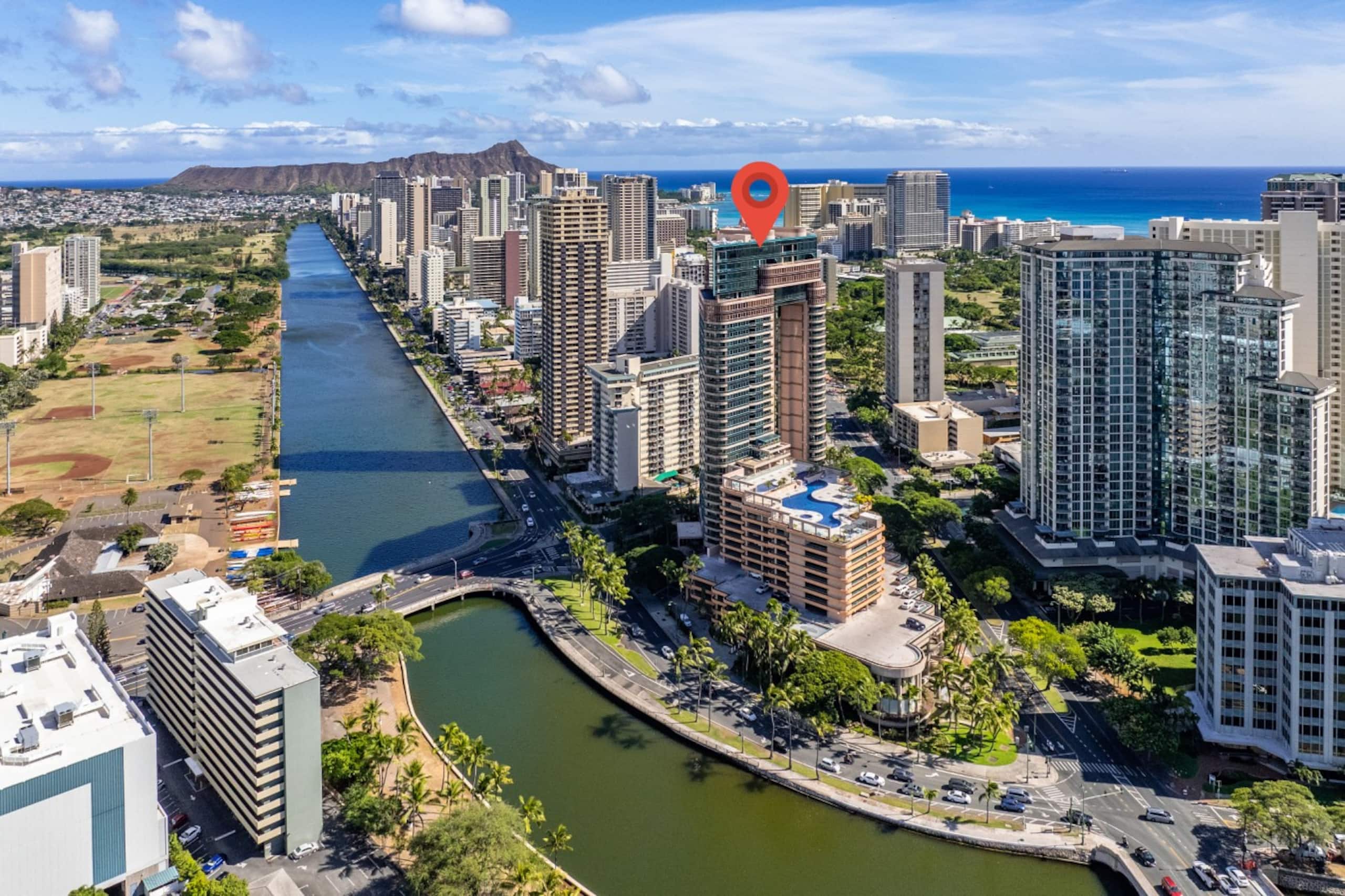 Condo in Honolulu · ★4.56 · 2 bedrooms · 2 beds · 2 baths - Image 5