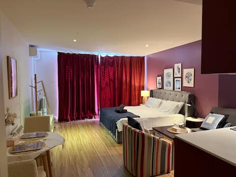 Top Airbnb: 24 Garden View Room on the 24th Floor in Docklands