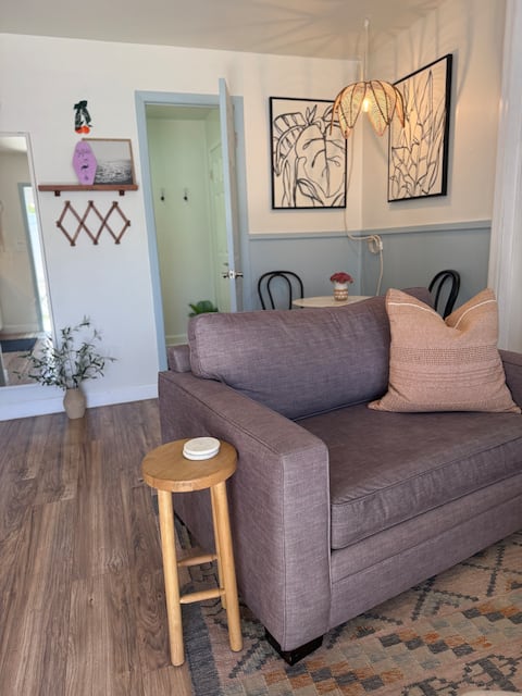 Successful Airbnb property: Bright 1BR Cottage — 10 min to Downtown & Beach in St. Petersburg / Clearwater
