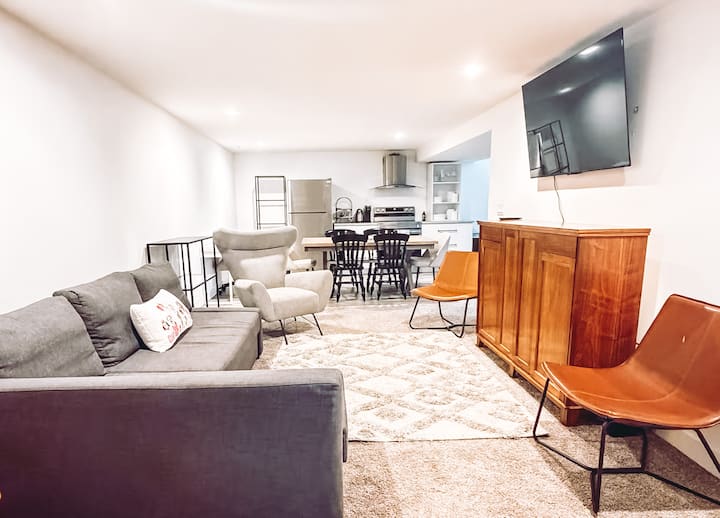 Fawn - Central 2br | Parking | Near Lrt & Chinook - Calgary