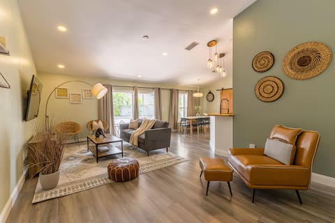 Successful Airbnb property: Magical 4BD/2B Private Home - 15 mins to Disney in Hunters Creek