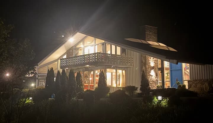 6.6 Acre Luxury | Oak Manor, 4 Ensuite Bedrooms - Goshen, CT
