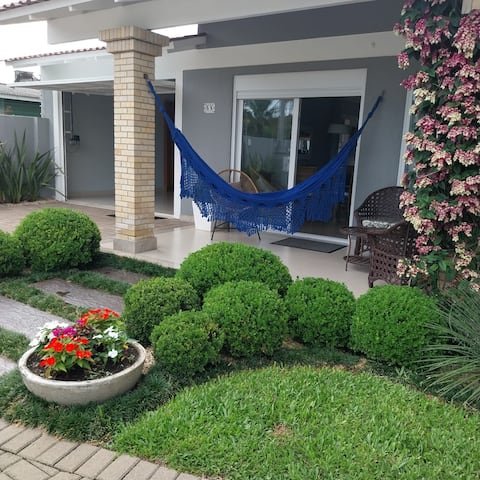 Top Airbnb: House in Atlântida with large, well-equipped patio. em Xangri Lá