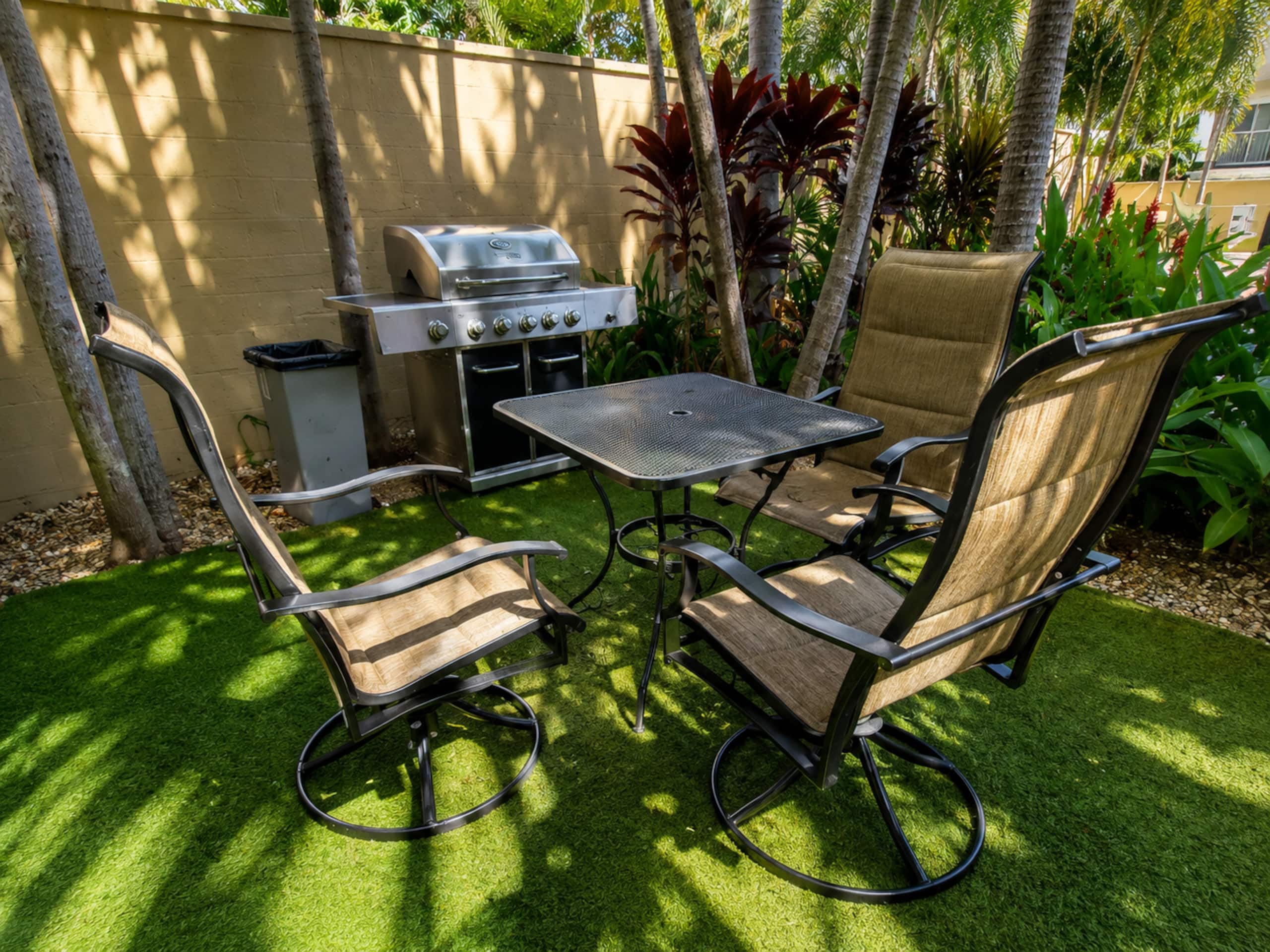 Condo in Honolulu · ★4.84 · 1 bedroom · 2 beds · 1 private bath - Image 19