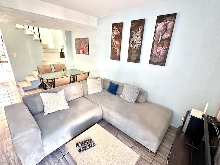 ¡Casa Cómoda Con Jardín Cerrado! ¡Todos Los Serv!