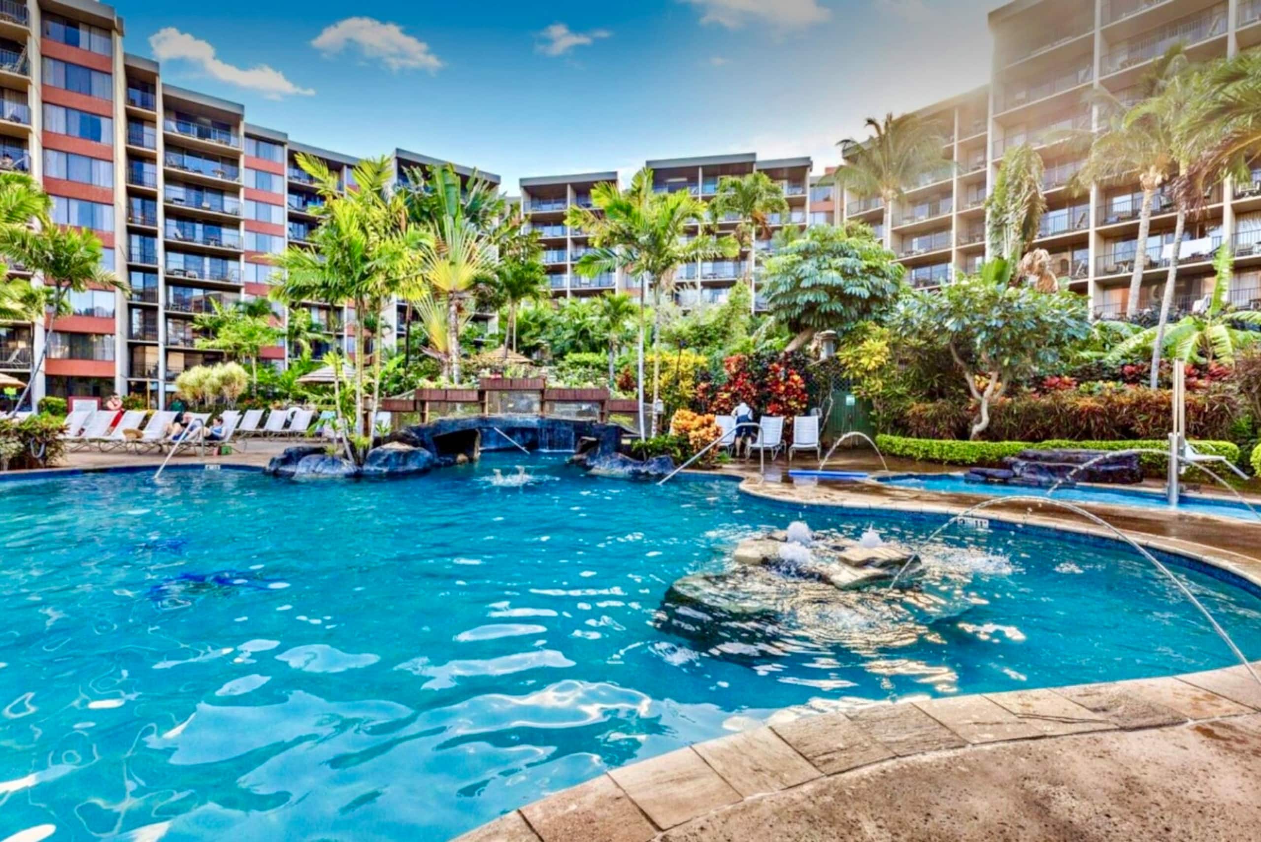 Condo in Lahaina · ★4.83 · Studio · 2 beds · 1 private bath - Image 2