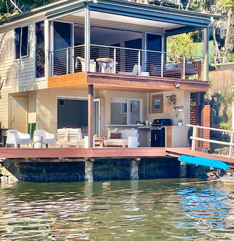 Cottage Point Adults Waterfront Retreat