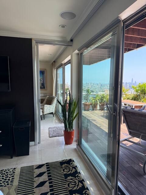 Popular Airbnb listing: Castro Gem, City Views in Eureka Valley / Dolores Heights