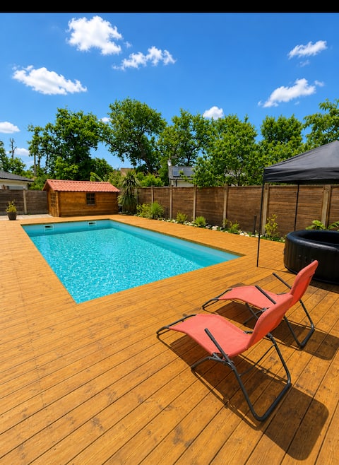 House between Bordeaux and Le Bassin, with hot tub option