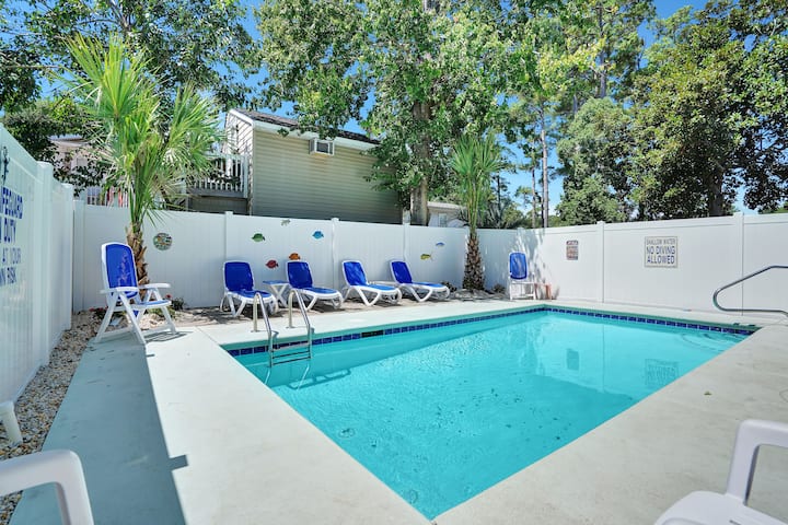 Short Walk To The Beach - Private Pool! - Surfside Beach, SC