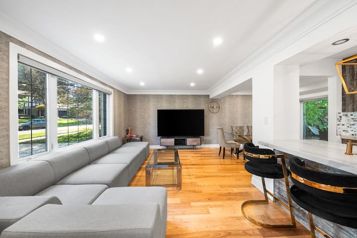 Luxe, Family-Friendly Oasis Home With Outdoor Pool