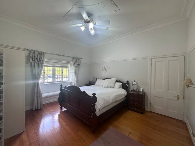 Beautiful family home, in the heart of ascot gallery image 3