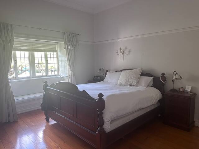 Beautiful family home, in the heart of ascot gallery image 4