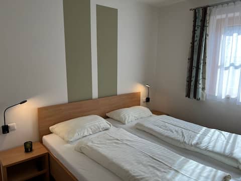 Erfolgreiche Airbnb-Immobilie: Ferienwohnungen Simone 10-Person apartment withou in Wald Im Pinzgau