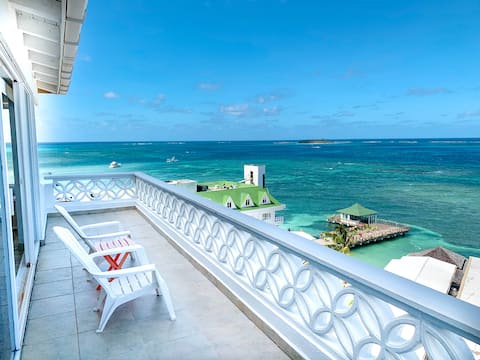 Penthouse with Jacuzzi and ocean views
