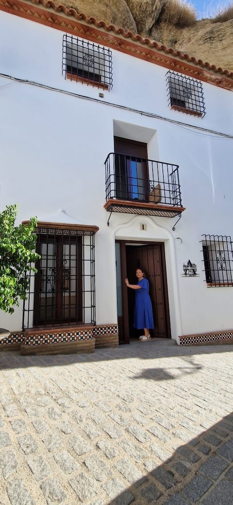 Cave House El Arrabal in Setenil de las Bodegas