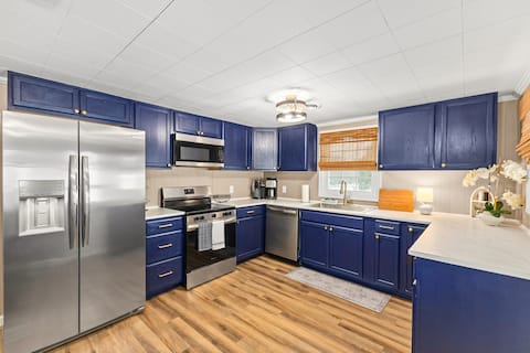 SOHO Riverfront Lodge * DOCK | HOT TUB | GAME ROOM