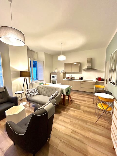 Popular Airbnb listing: Elegant 4-star 2-bedroom apartment in the heart of Quimper in Quimper