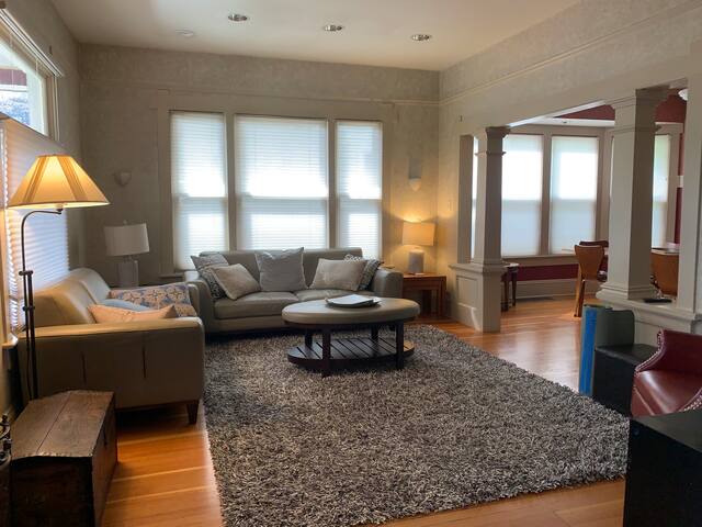 Charming Queen Anne Home, minutes from Downtown gallery image 4