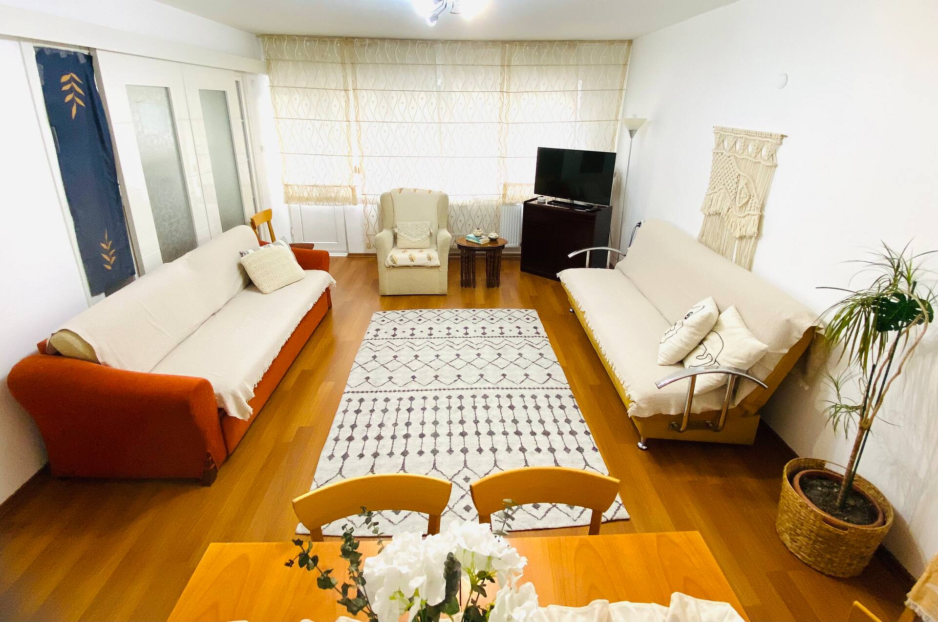 Aydinoglu Suites (NO A/C but has Ceiling FANS)